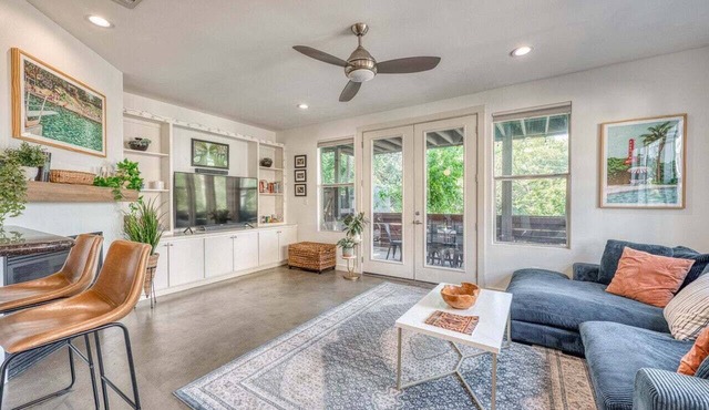 *New* Austin Skyline Vista 🦚 | Rooftop Views, South First Vibes 🌵🎸 in Austin