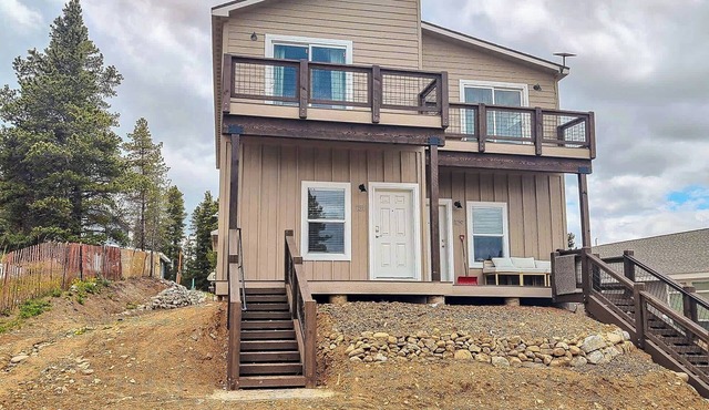 NEW LISTING | 3BR | 2.5 bath, Mountain Views, 1 Mile to downtown in Leadville