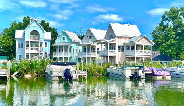 Newer Buckeye Lake waterfront chalet in Buckeye Lake