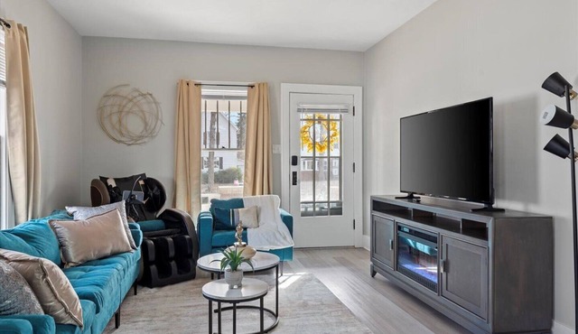 Newly-renovated House - Luxurious Massage Chair - Close to Attractions/Hospitals in Springfield