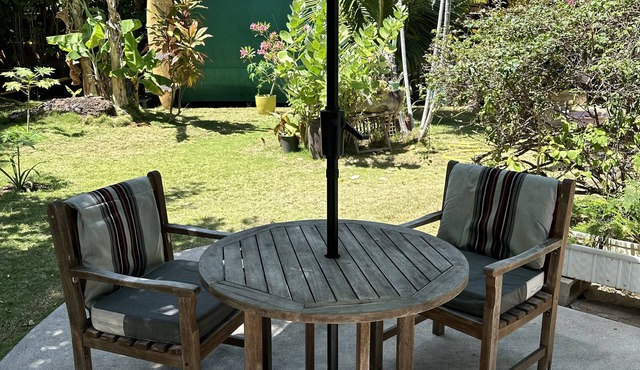 Newly Renovated Lanikai, steps to Ocean A/C, kayak, Detached Private cottage in Kailua