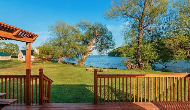 Newly Renovated, Waterfront Cottages located in Prince Edward County in Milford