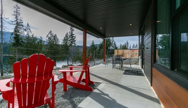 North Shore Estates Getaway in Lake Cowichan