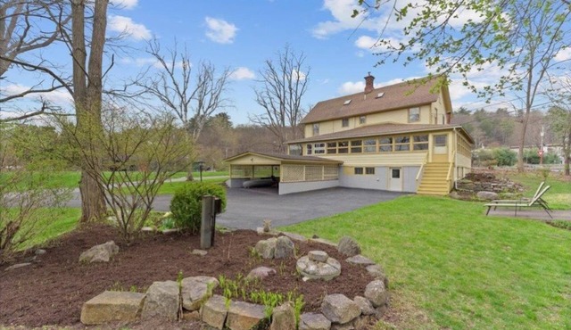 NORTHERN LAKE GEORGE HOME AND COTTAGE NEAR BEACH, BOAT LAUNCH AND BROOK in Hague