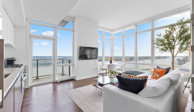 NYC DREAM HOME! Corner Luxury 2BR/2BA near Times Sq in New York