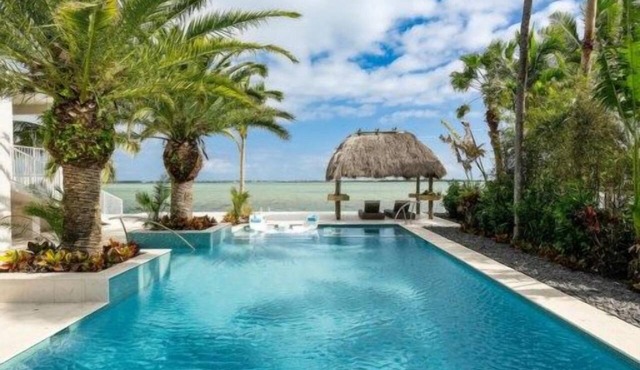 Oceanfront - cheerful 5 bedroom Villa/Ocean 9 in Key West