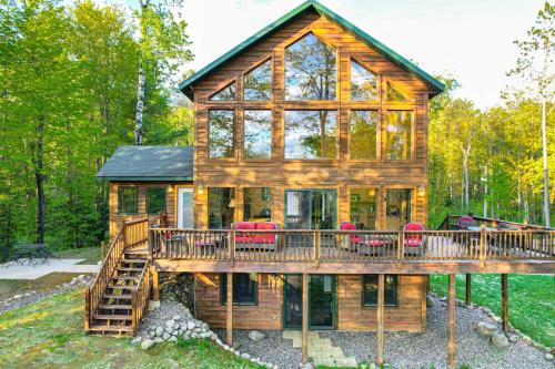 Paddle Ready: Hayward Lake View Retreat w/BBQ in Hayward