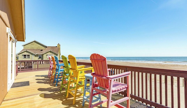 Panoramic View Beachfront Home - Easy Beach Access, Outside Shower, Dog Friendly in Galveston