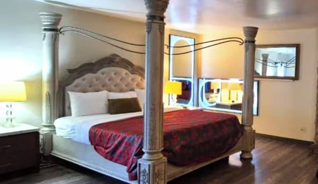 Peaceful & Comfy Room w/Free Parking + Nearby Access to South Holland Metro in South Holland