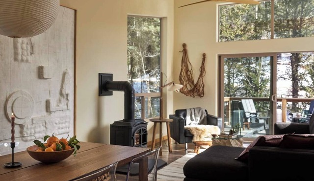 Peaceful mountain retreat in Divide, Colorado with stunning Pikes Peak views. This 3BR cabin features a private hot tub, wellness casita for yoga or meditation, fully equipped kitchen, cozy living spaces, and easy access to hiking, nature, and quiet in Divide