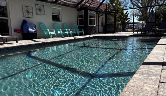 Peaceful retreat located in Pinecraft Sarasota Florida - heated pool- hot tub. in Sarasota