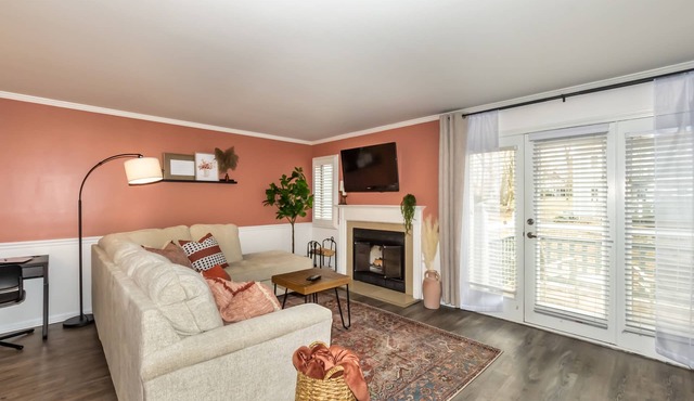Peaceful Spa Villa Getaway - Hot Tub - 3 minutes to Mohegan Sun Casino in Norwich