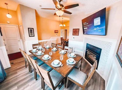 Pet Friendly/3 King Beds/Mins to Airport in Colorado Springs