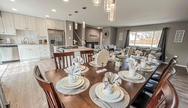 Pet Friendly Close to all Attractions. MTN Views! in Colorado Springs