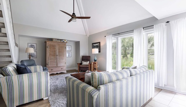 Pet Friendly! Walk to Pelican Beach, Pools, Golf, Dining! Amenity access included! in Seabrook Island