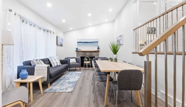 Pierrefonds 4BR House with Garden & EV Charger in Montréal