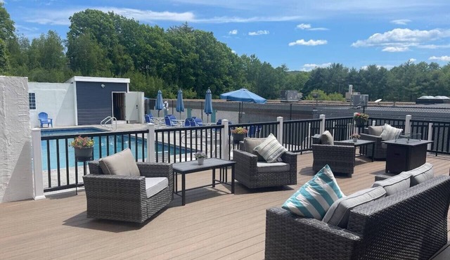 Pool, Restaurants, Concerts, Close to Everything! in Laconia