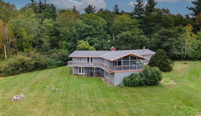 Private Field House - Spacious 4 Bedroom Home in Dublin