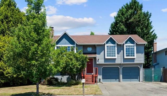 Private level of the house with SPA near PDX and famous waterfalls and mountain! in Gresham