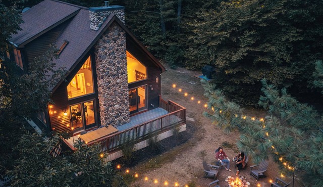 Private Modern Riverfront Ski Chalet - Near Gore Mountain and Lake George in Warrensburg