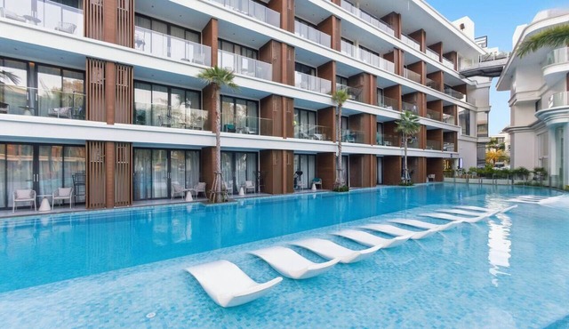 Private Pool/200 m to the Beach Design Apartment in Choeng Thale