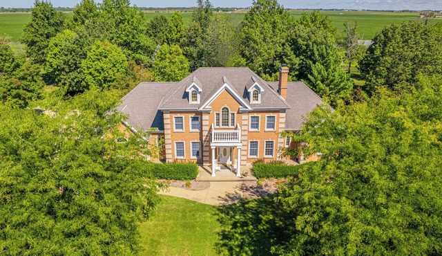 Private Riverbank 27-acre Estate 1 hr from Chicago in Kankakee