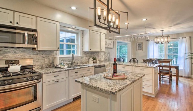 Private & Super Spacious, close to downtown N. Conway and ski. in Conway