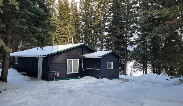 Private Waterfront Cabin Ideal for Outdoor Adventures in Alberta in Beaver Mines