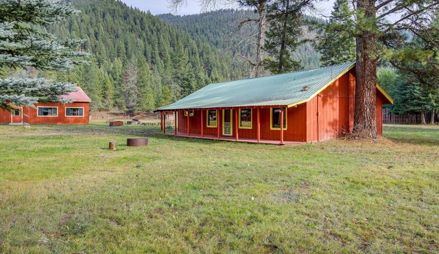 Quaint DeBorgia Retreat: Black Diamond Guest Ranch in St Regis