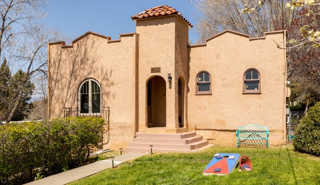 Quiet, Comfortable Home in Pacific Terrace - Near Downtown, Sky Lakes & OIT in Klamath Falls