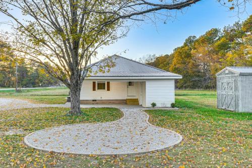 Quiet Country Stay: Modern Home Near Paducah in Cunningham