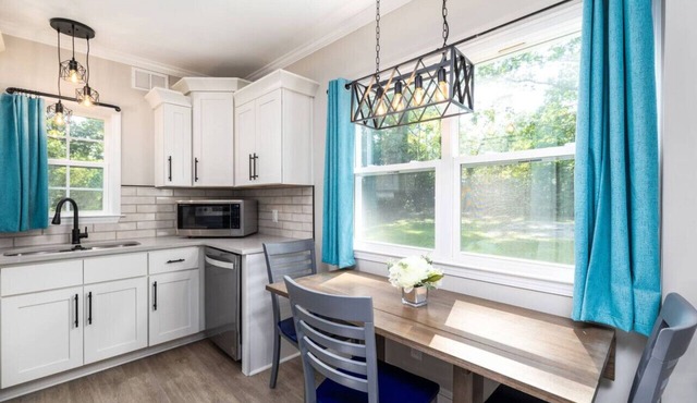 Quietude Place · Stylish 2 Bedroom House with Full Kitchen near HPU in High Point