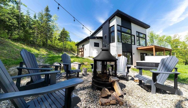 Refuge 1: Hot Tub, Sauna & St. Lawrence Views in Les Éboulements