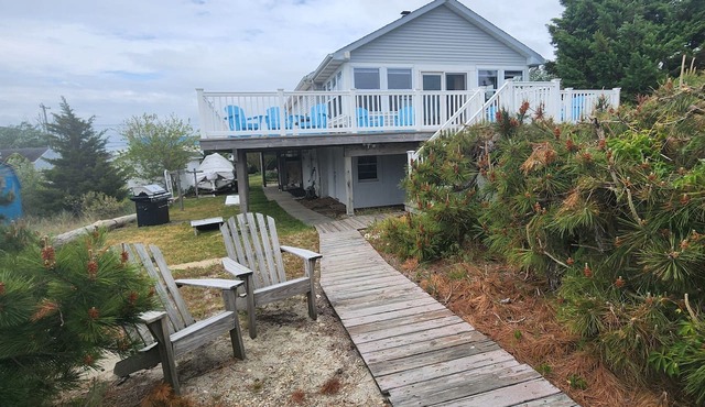 Relax big in a small beach town! in Milford