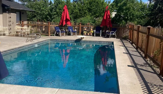 Relax, Reconnect, Explore Scenic Retreat + Pool, Treehouses & Adventure Nearby in White City