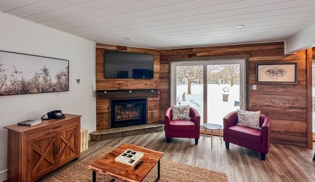 Relaxing Blue Mountain Getaway Close to Trails, Spa & Village in Collingwood