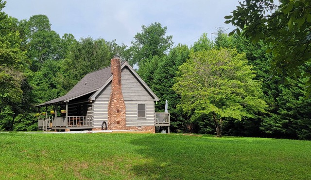 Remote, Modern, Cozy Cabin on 12 acres; Only 2.5 Miles from Traveler's Rest! in Travelers Rest
