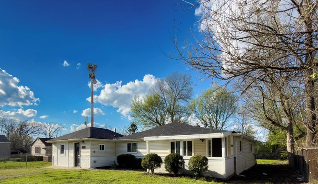 Renovated 4BR, Minutes to Airport, Spacious & Cozy in Columbus