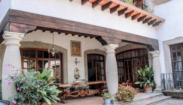 Residence for 14 people with a swimming pool in a natural area in Cuernavaca
