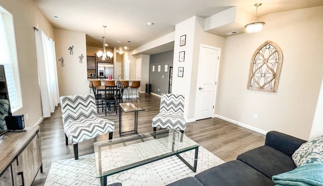 Resort-Style Townhome | Pool, Hot Tub & Gym Access in Colorado Springs