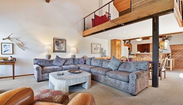 Ridgepoint Ski Escape - Great View, Wood Burning Fireplace - By Ski-Out Trail in Park City