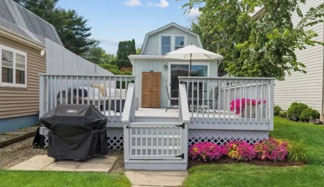 Riverfront Cottage/sauna/kayaks/dock/firepit in Fox River Grove