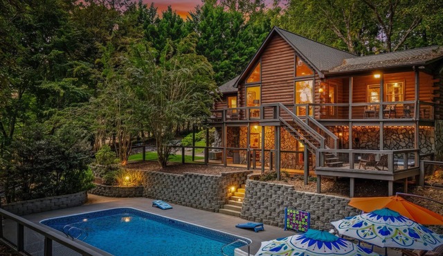 Riverfront Log Cabin | Pool, Hot Tub, Tree Fort, Game Room, Fire Pit, Disc Golf in Mount Airy