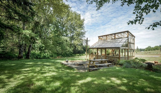 Romantic Cottage for Couples Getaway near Portland | Oregon Rentals in Scotts Mills
