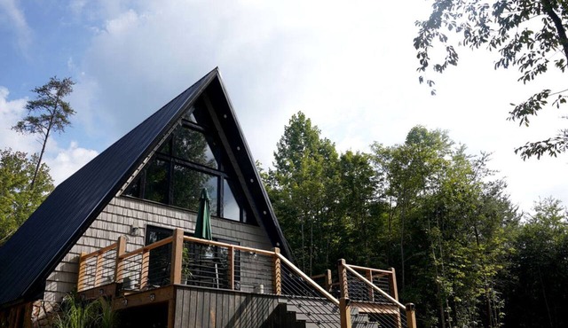 Romantic Escapes in this Stunning A-Frame in North Carolina with Access to a Private Hot Tub and Fire Pit in Dobson