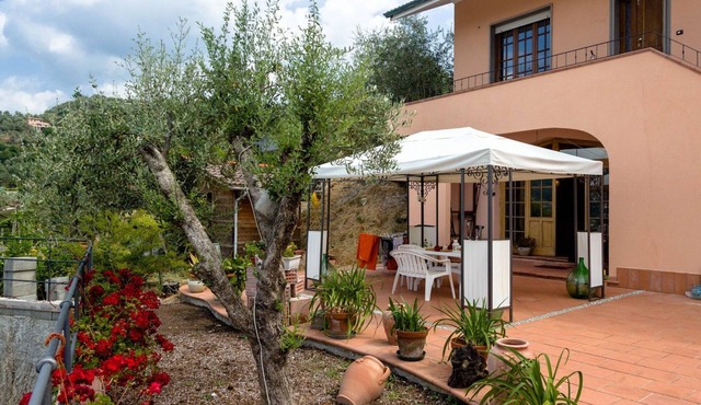 Room in Villa - Room on the Hill With Garden and sea View in Cogorno