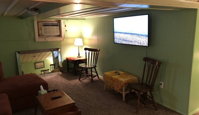 Rustic BEACH FRONT Basement Apt, Pet Friendly Wi-Fi by RedAwning in Norfolk