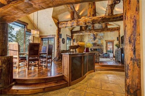 Rustic-elegance wrapped in custom mountain luxury, steps from Baldy Hiking Trail and shuttle stop in Breckenridge