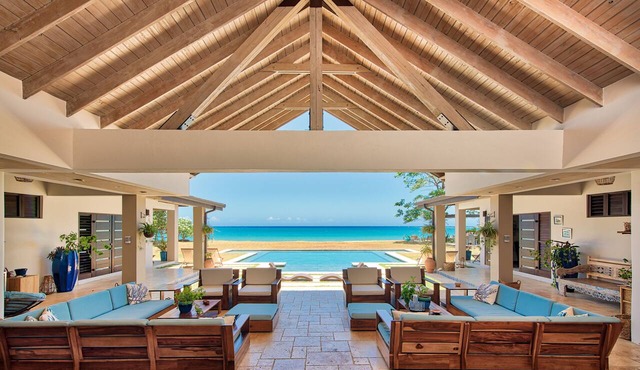 SeaEsta - Exclusive Luxury Beachfront Villa with Chef, Housekeeper and Butler in Rio Bueno