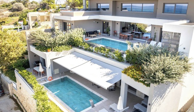 Seafront Villas I Free* Heated pools & 100m to Sea in Chania